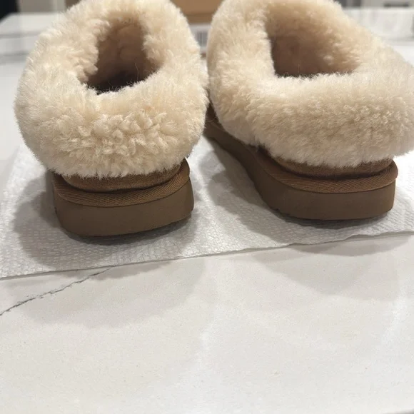 UGG Kids Moraene Slipper in Chestnut Size 4